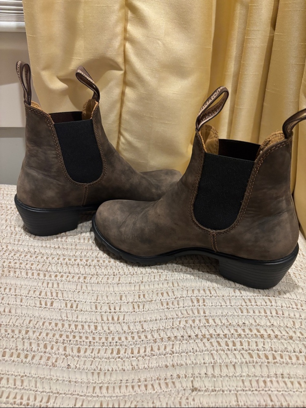 Blundstone women’s Dark Brown Chukka Boots - Picture 2 of 5